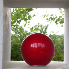 Kolumbarium mit ball of love aus der "cosmicball collection"
