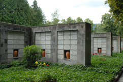 Kolumbarium - Urnennischenwand - Urnenhain - Friedhof Sihlfeld in Zürich