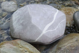 Odaya® Wasserurne | Vergänglicher Flussstein «Grau-Grün–Organisch» Religious & Ceremonial