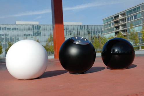 cosmicball präsentiert die Urne ball of love in Zürich im Oerliker Park