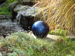 ball of love in Nachtblau