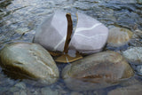 Odaya® Wasserurne | Vergänglicher Flussstein «Grau-Grün–Organisch» Religious & Ceremonial