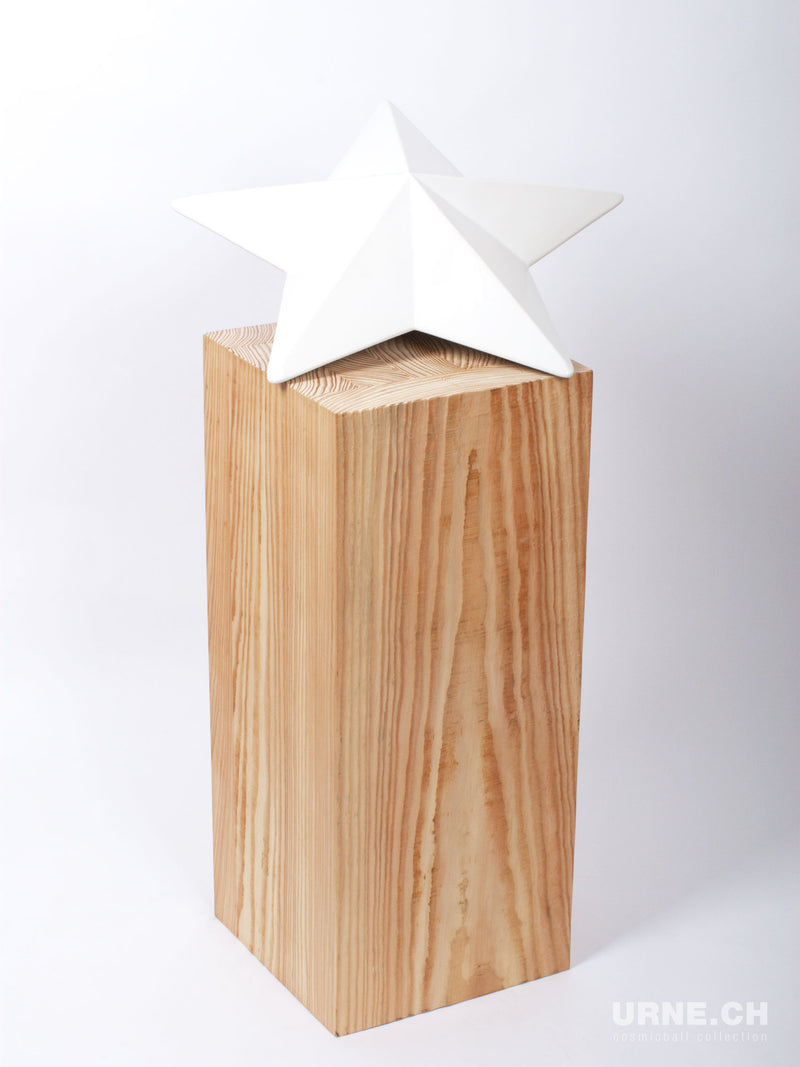 urne.ch Urn stele made of larch wood