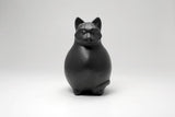 Katze sitzend schwarz
