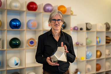 20 Minuten zu Besuch im Atelier des Künstlers.